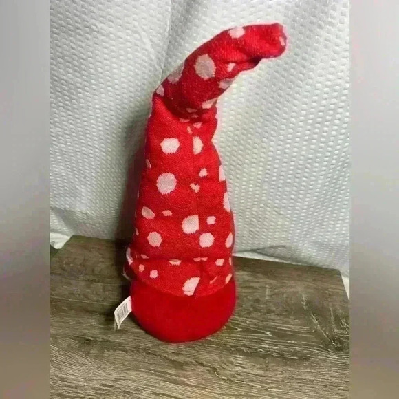 Valentine’s Day Love Gnome - Picture 3 of 7